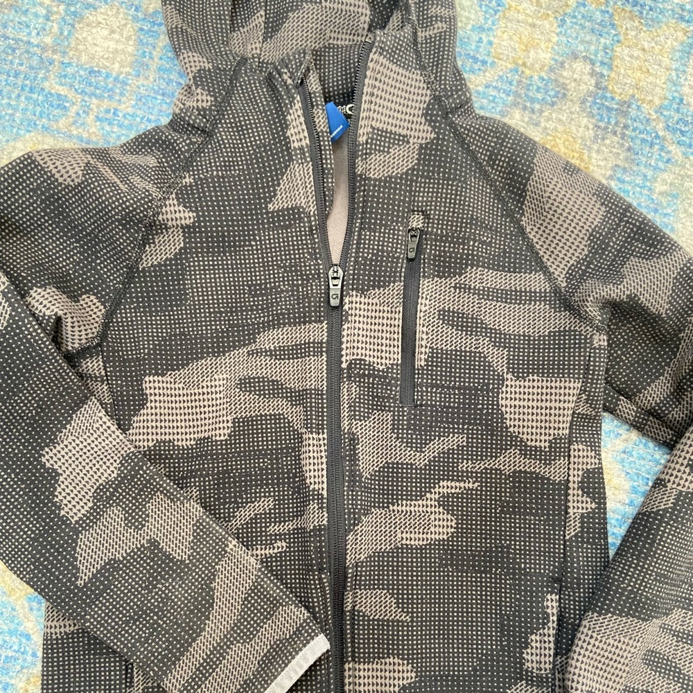 EUC gapfit boys camo zip hoodie - size M - Picture 5 of 6